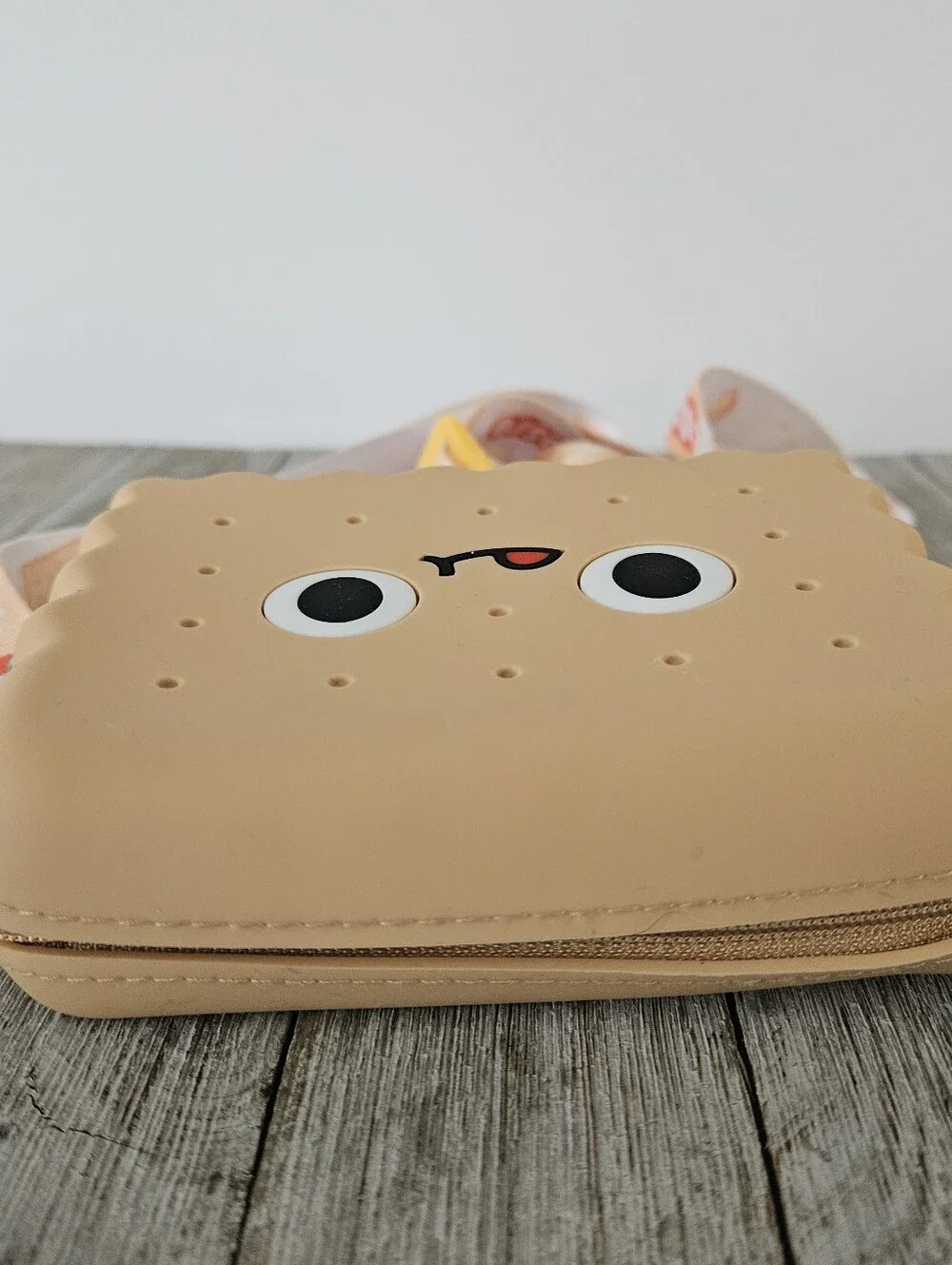 Q Uncle Biscuit Silicone Sandwich Crossbody Purse Handbag Tote Accessories Holde